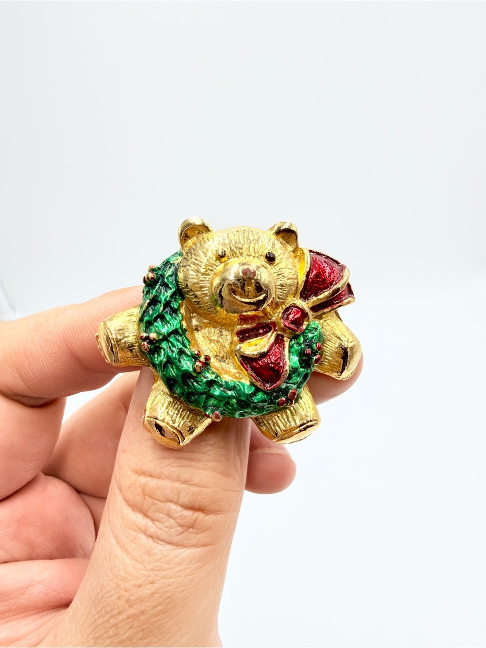Vintage Christmas Teddy Bear Wreath Brooch Gold Tone Red Green Enamel